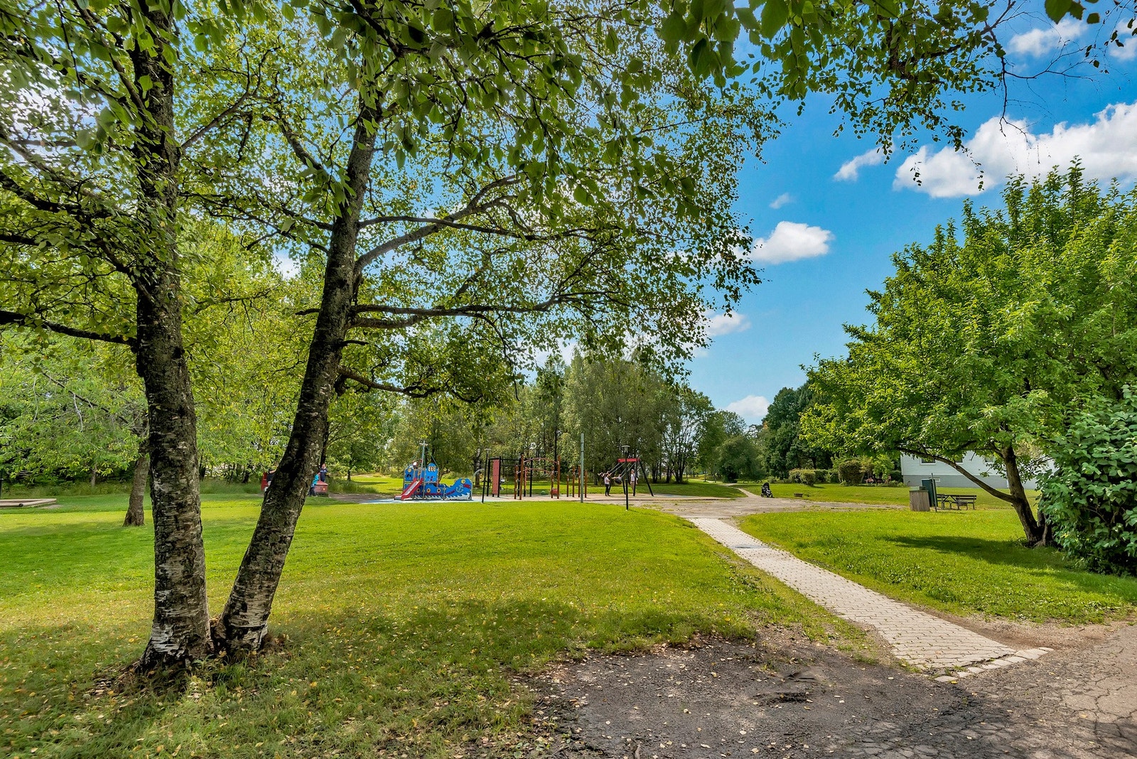 Umiddelbar nærhet til trivelige grøntområder. Galleribilde