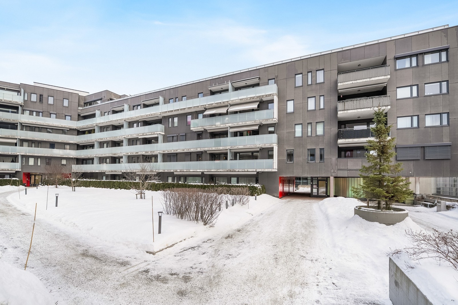 Her bor du med Metro Senter og kollektivtransport rett utenfor døren, og har umiddelbar nærhet til alle servicetilbud, butikker, kafeer og restauranter. Galleribilde