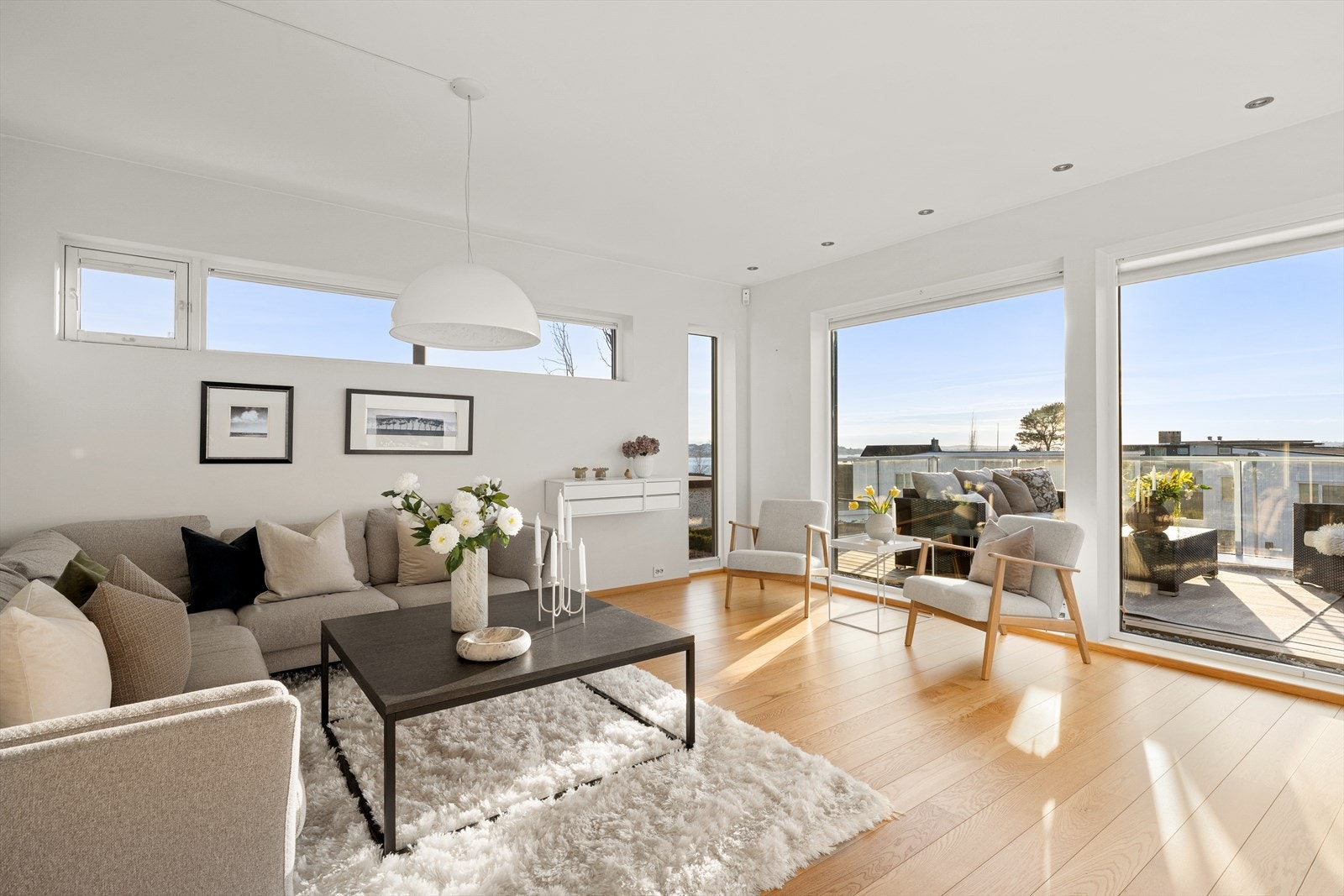 Lyse flater og enstavs eikeparkett Galleribilde