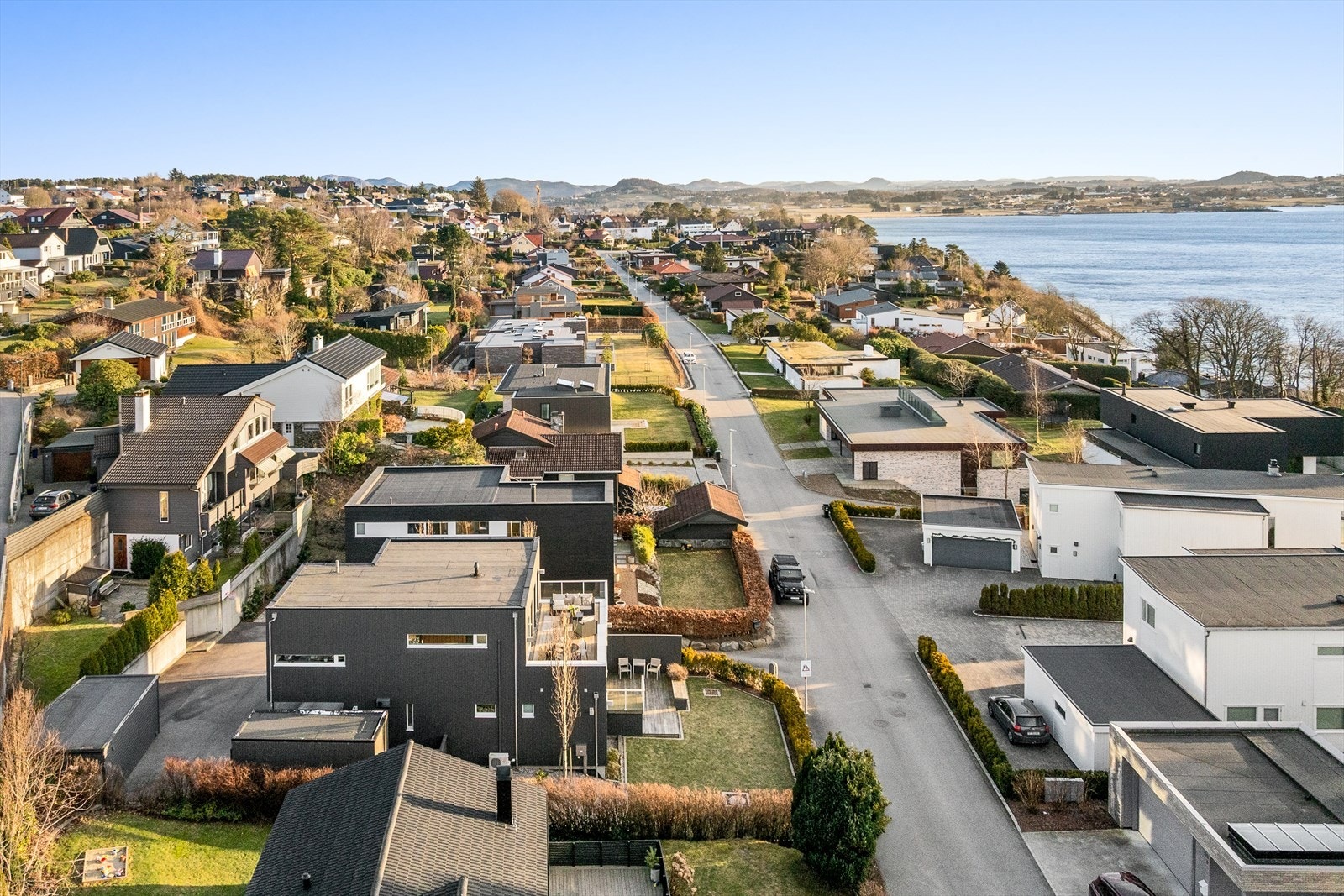 Området er rolig og barnevennlig og består av villabebyggelse Galleribilde