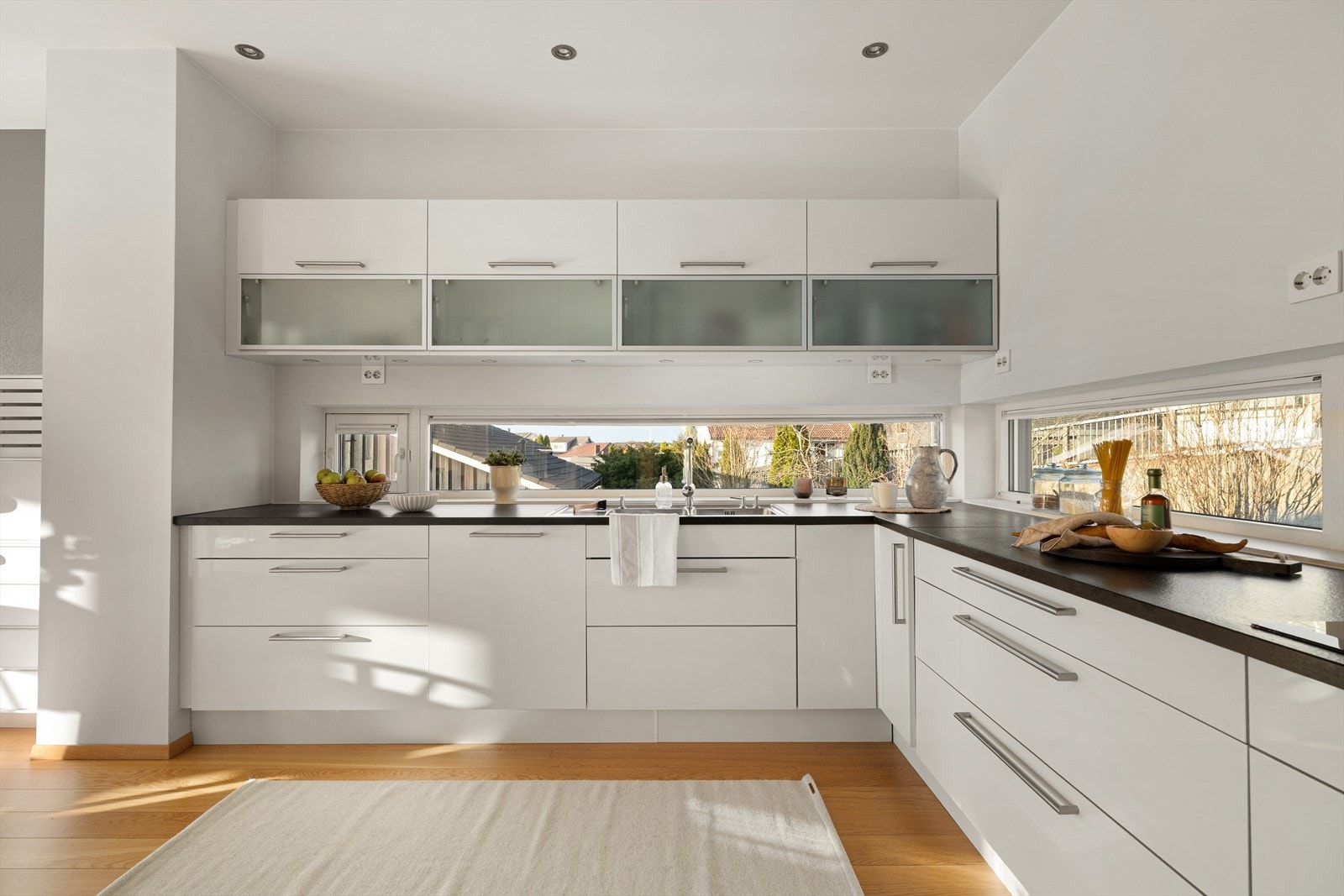 Godt med skap- og benkeplass Galleribilde