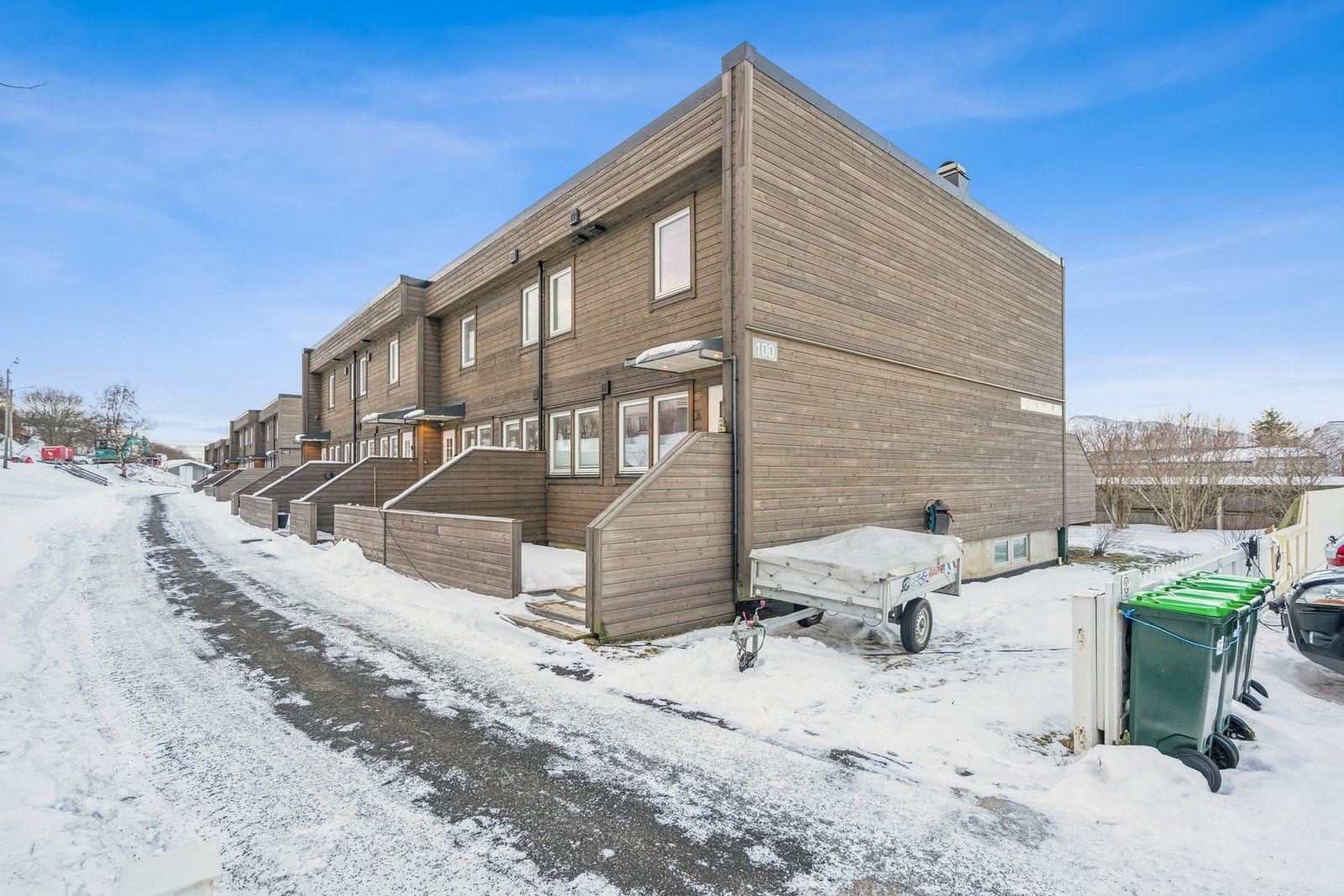 Boligen ligger i et populært og velholdt borettslag med et koselig og skjermet uteområdet Galleribilde