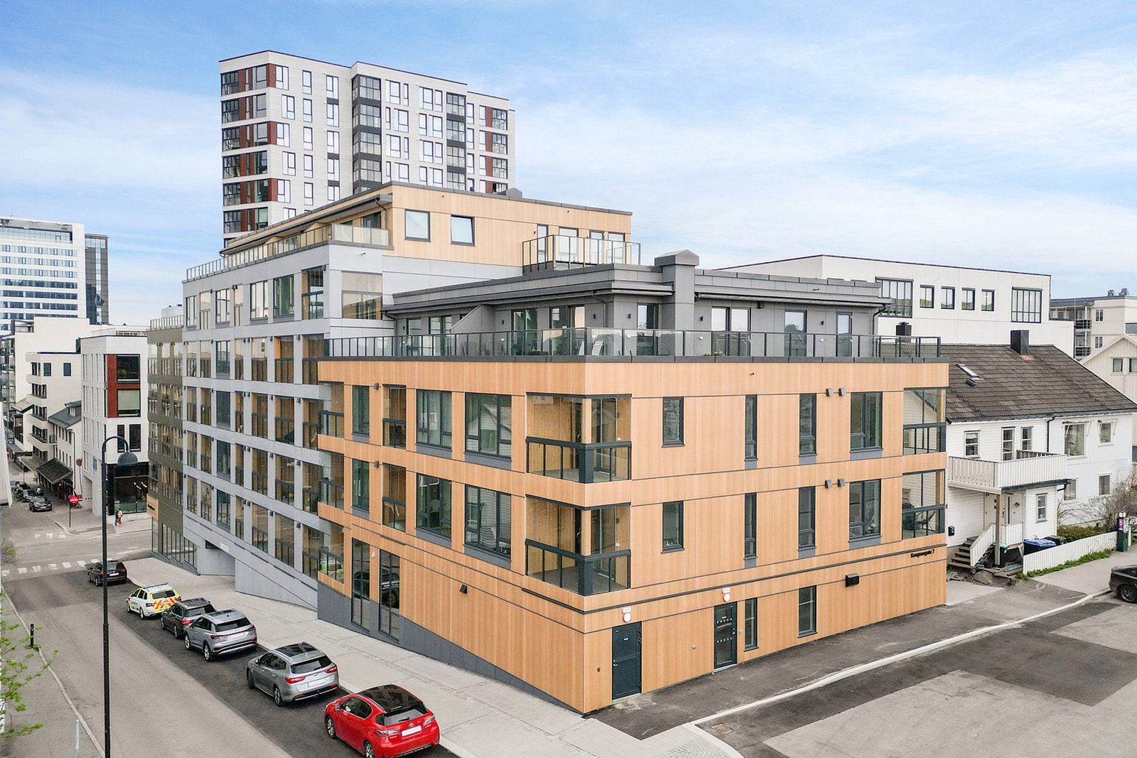 Leiligheten ligger flott til på hjørnet mot sørvest, med andre ord gode solforhold. Galleribilde