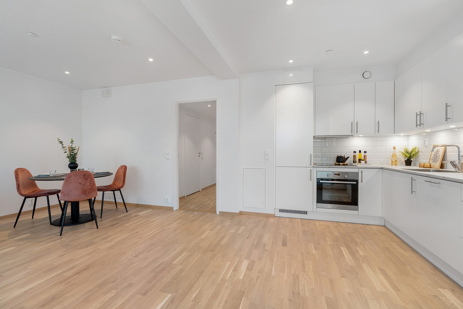 Her er det vannbåren varme og balansert ventilasjon som sørger for et godt inneklima. Galleribilde