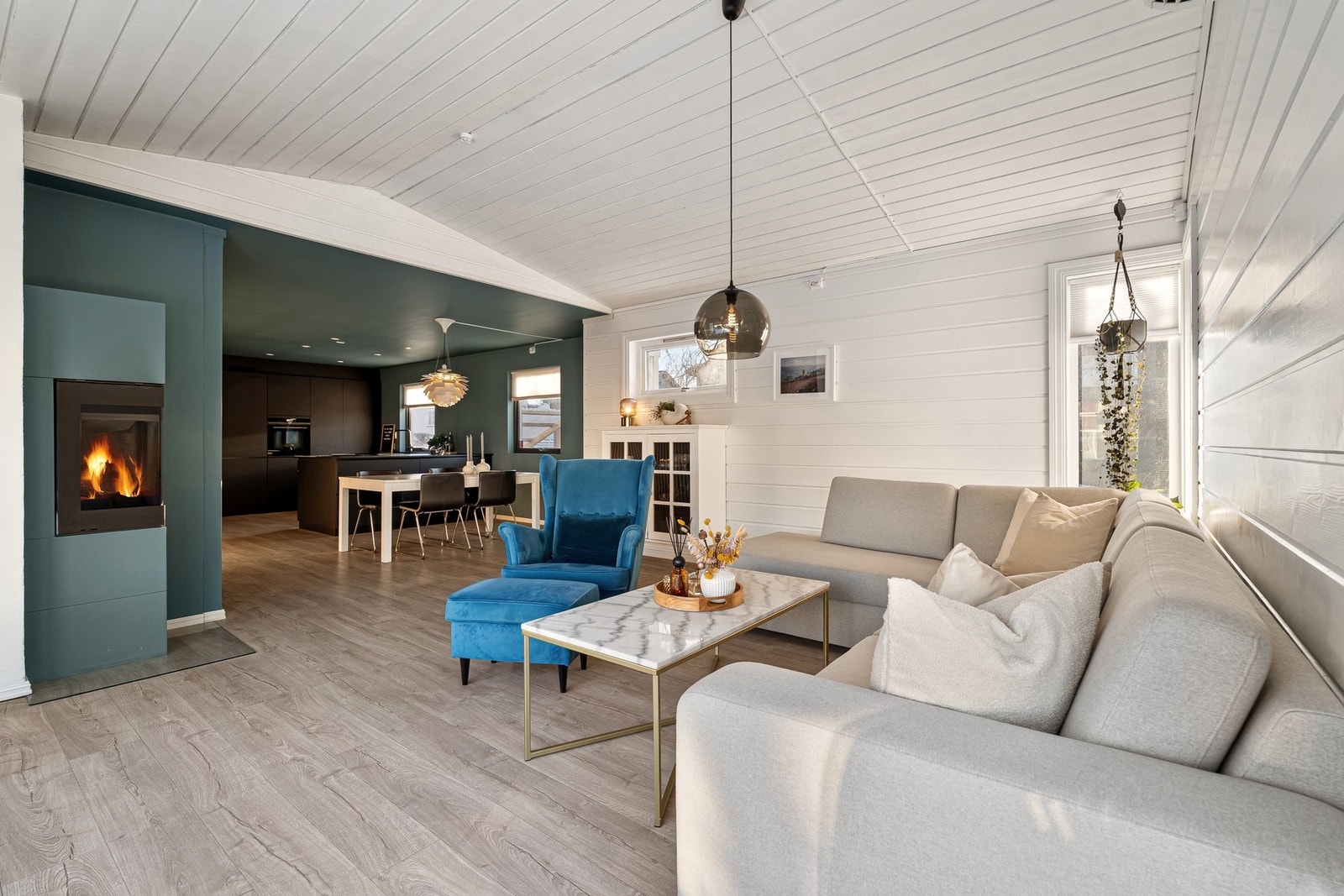 Romslig og åpen stue-/kjøkkenløsning på 50 kvm. Galleribilde