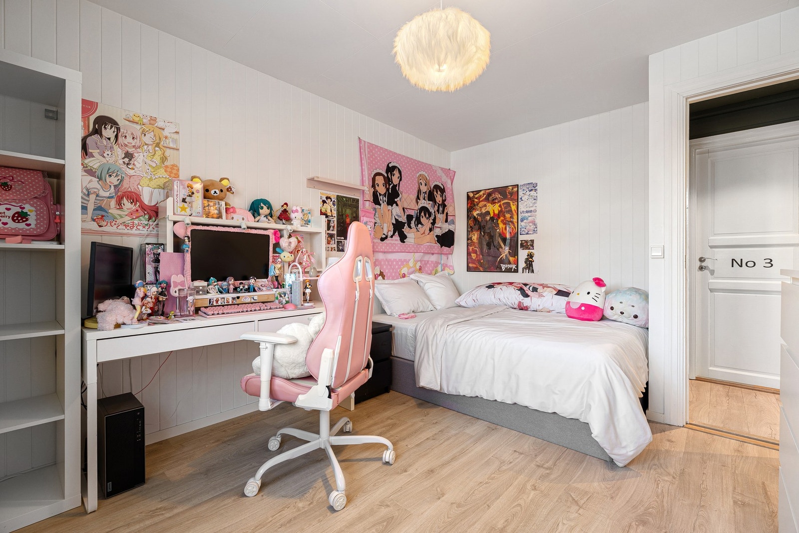 God plass til både seng og garderobeløsning. Galleribilde