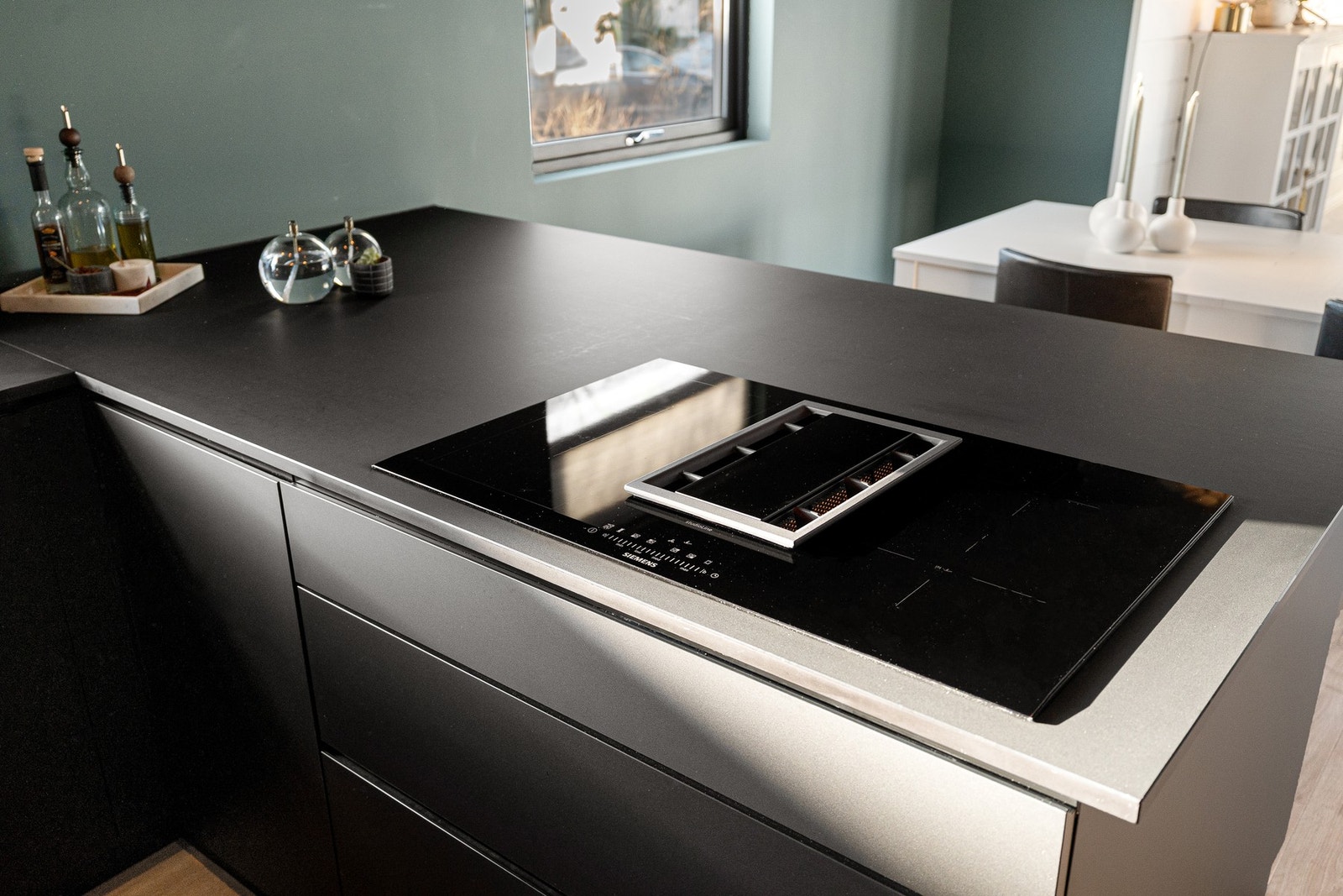 Avtrekksvifte integrert i platetopp fra Siemens. Galleribilde