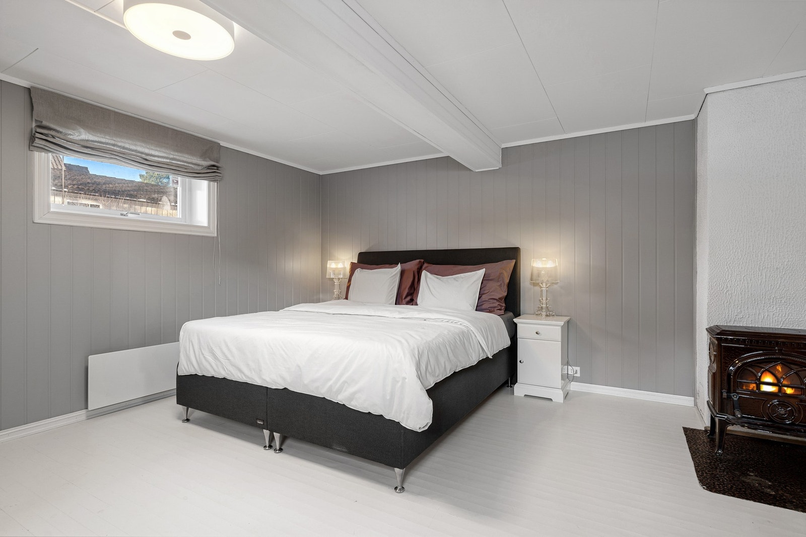 Disponibelt rom benyttet som soverom/kjellerstue. Galleribilde