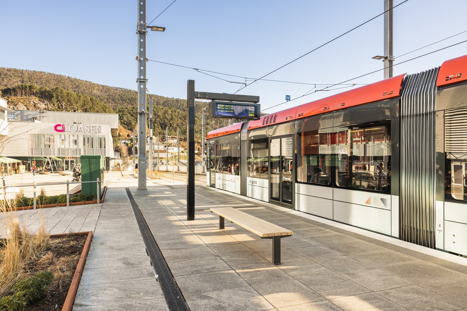 Ved Oasen går også bybanen som tar deg til Haukeland og videre til Bergen sentrum. Galleribilde