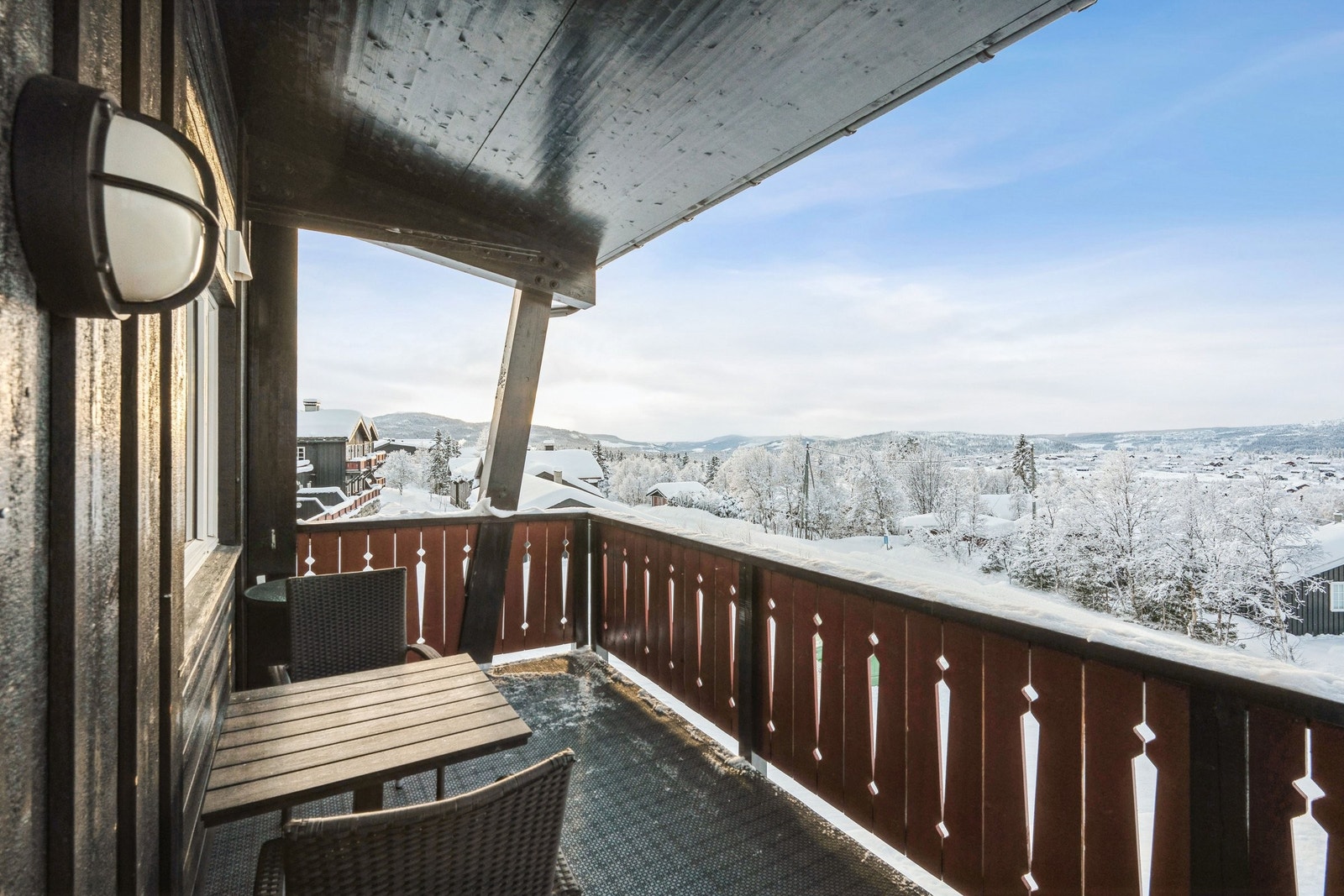 Terrassse 14kvm med fritt utsyn og sol det meste av dagen Galleribilde