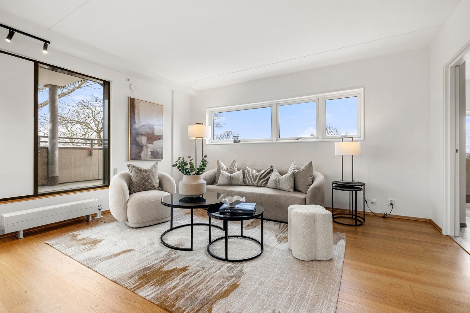 Stuens planløsning er godt utnyttet med plass til å innrede i ulike soner. Galleribilde