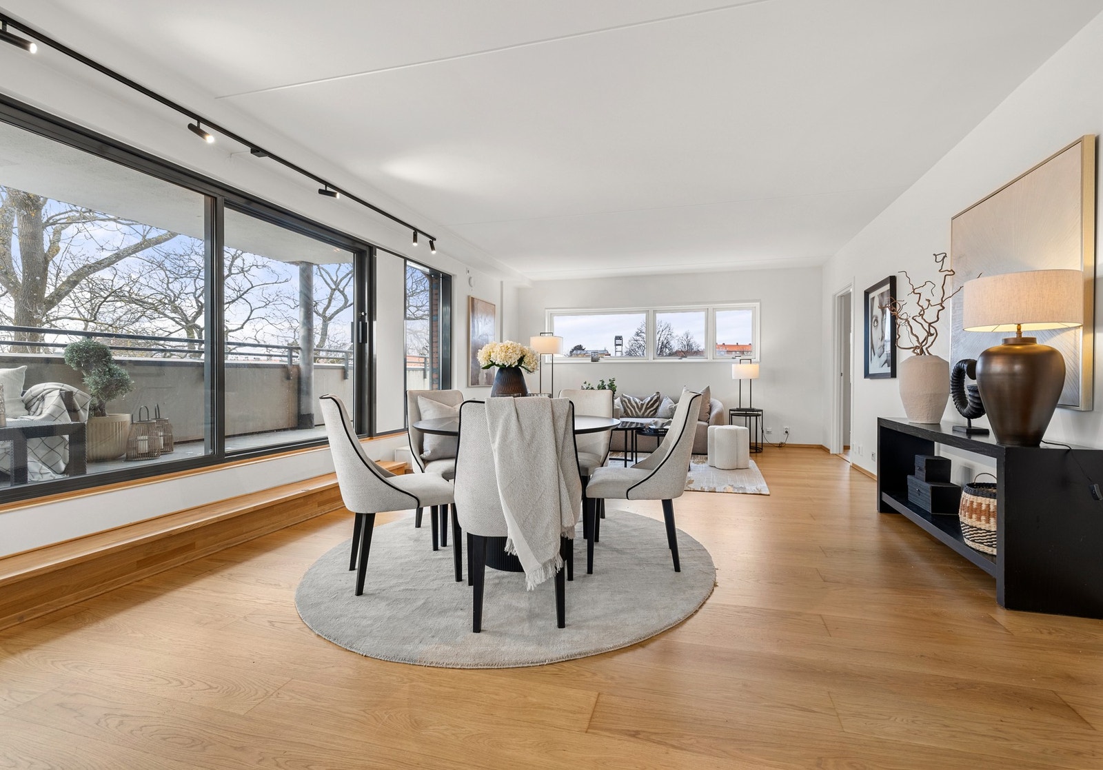 Leiligheten ligger i et moderne bygg fra 2007, og har god standard. Galleribilde