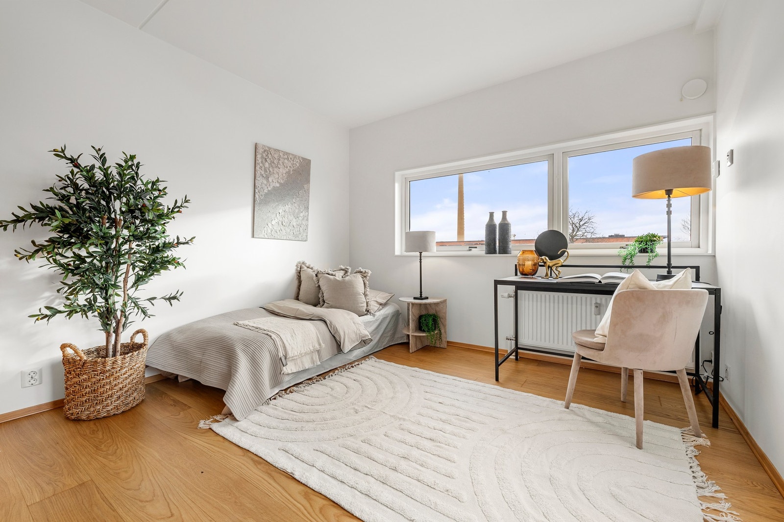 Det andre soverommet egner seg utmerket som barnerom, gjesterom eller kontor. Galleribilde