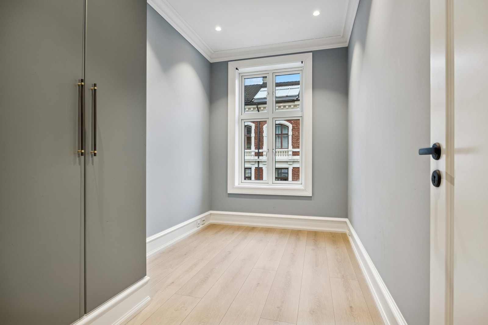 Soverom 2, med integrerte garderobeskap. Galleribilde