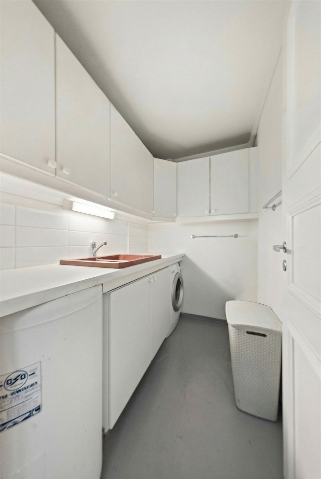Meget praktisk vaskerom, godt med skapplass! Galleribilde