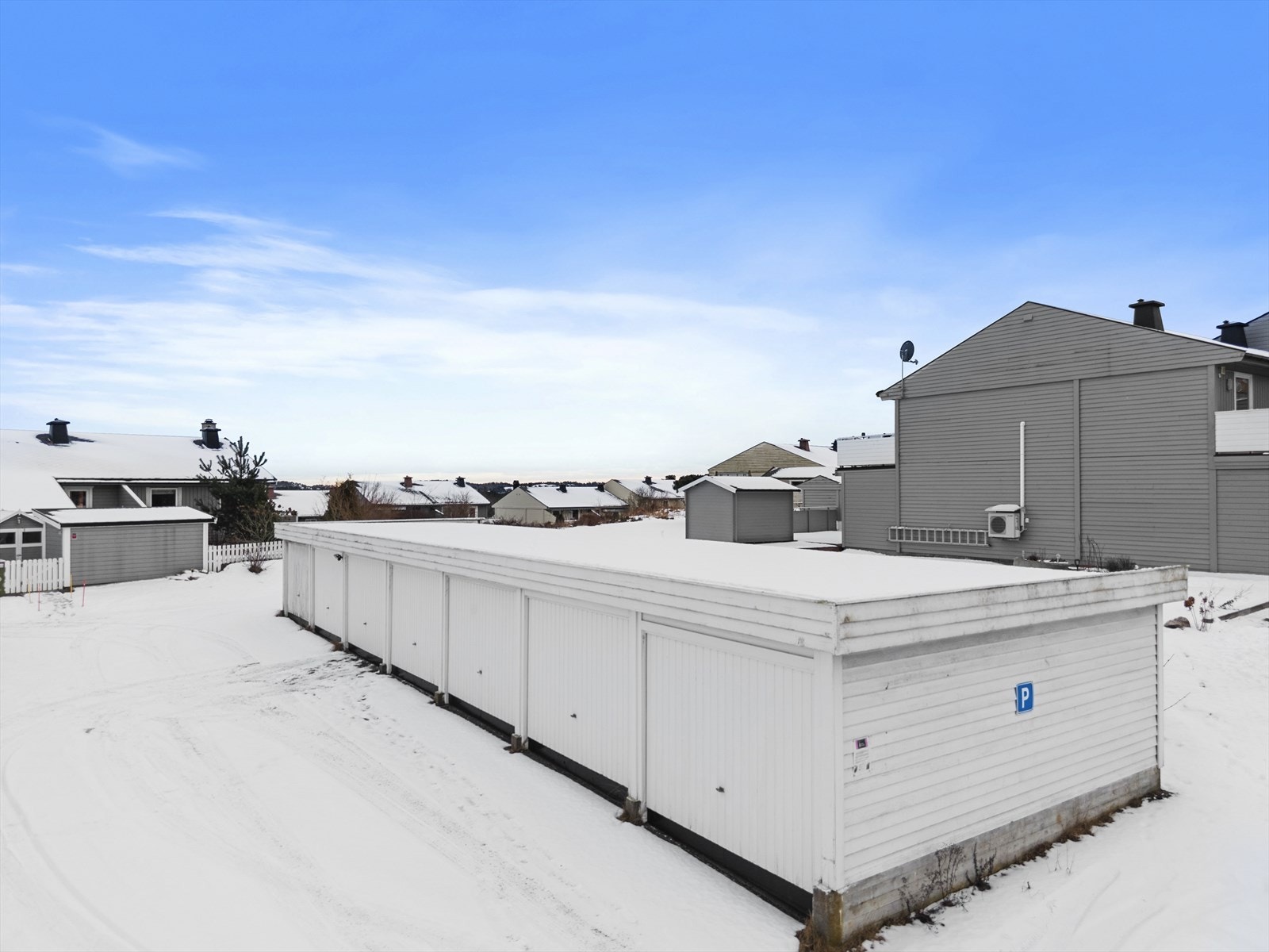 Del av garasjesameie Galleribilde