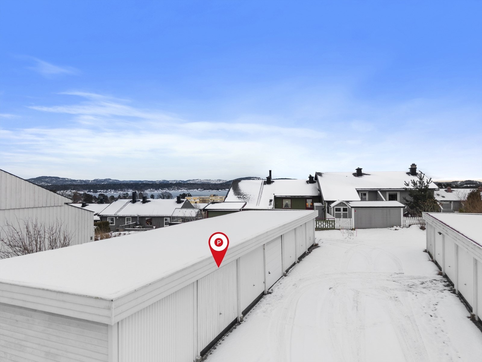 Det medfølger en garasjeplass i garasjesameiet like ved boligen Galleribilde