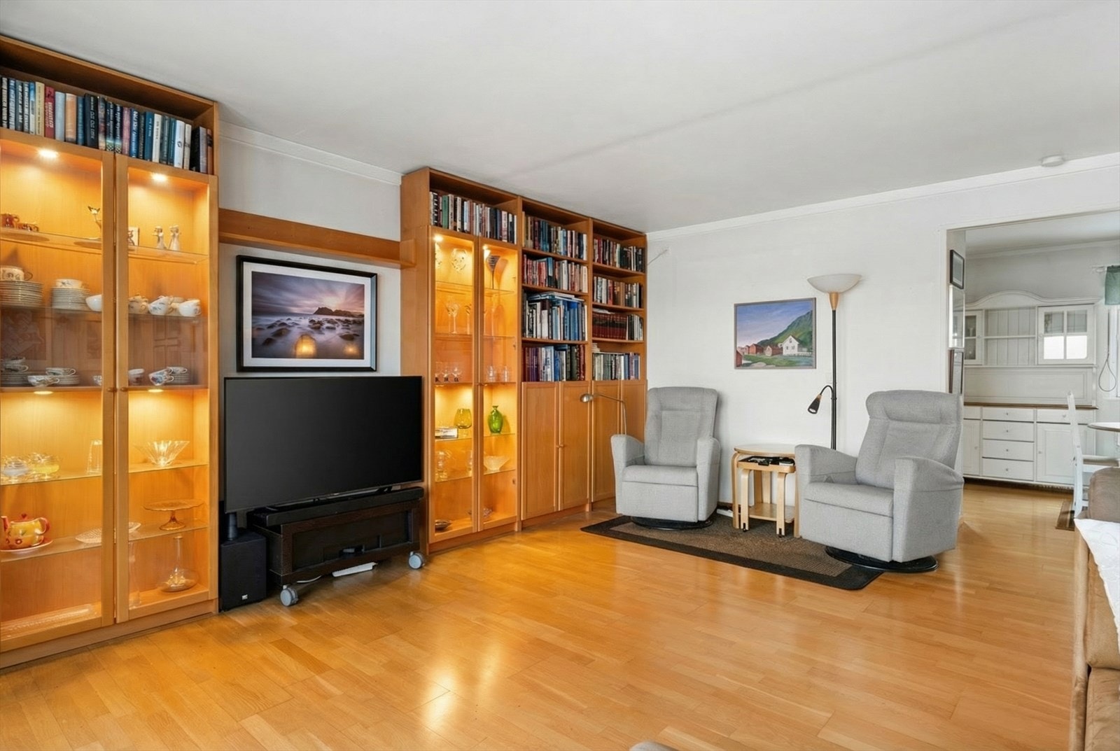 Det er også god plass til spisestuemøblement i stuen om ønskelig Galleribilde