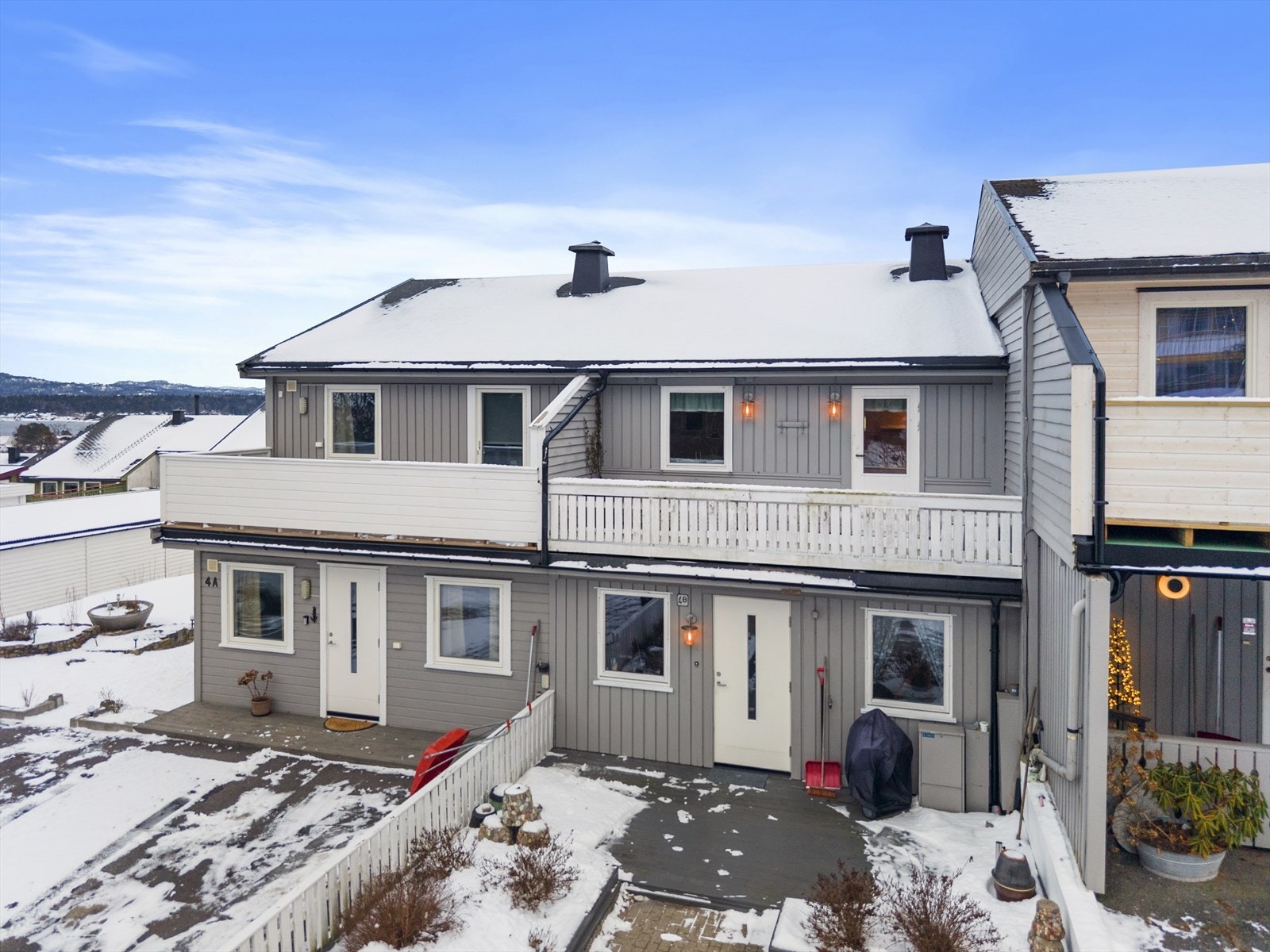 Det er terrasse mot vest og øst, for å nyte både sol og utsikt Galleribilde