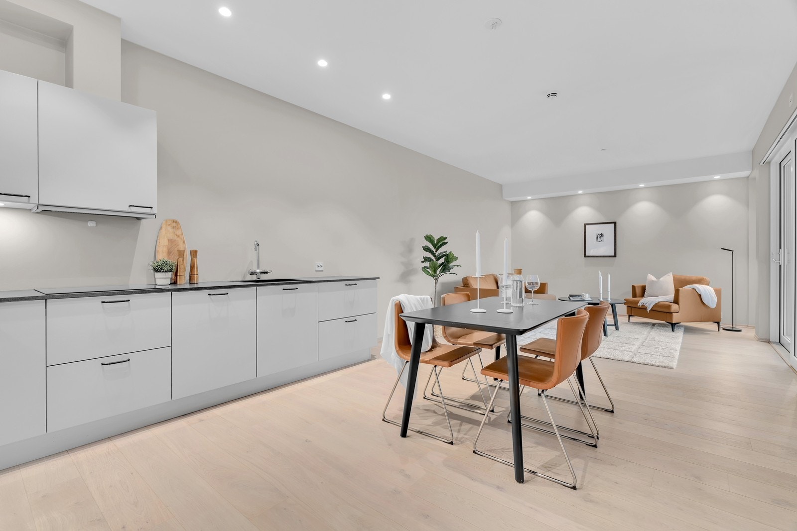 Åpen løsning mellom kjøkken og stue Galleribilde