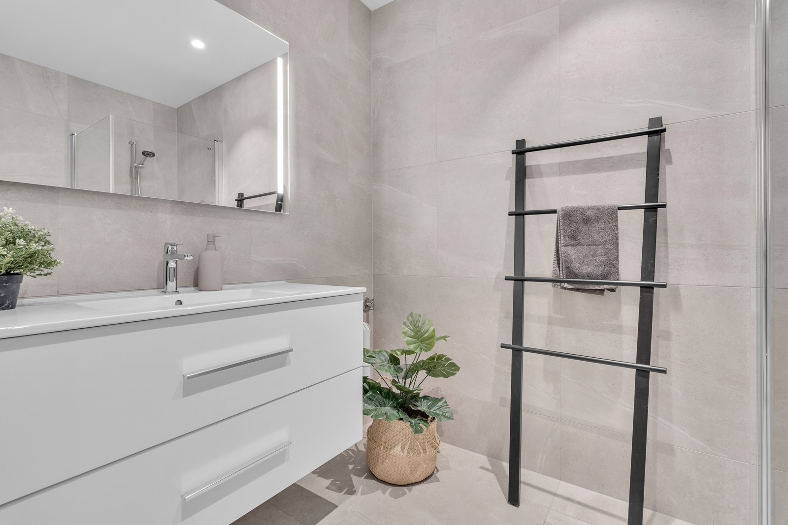 Bad 1 med opplegg for vaskemaskin Galleribilde