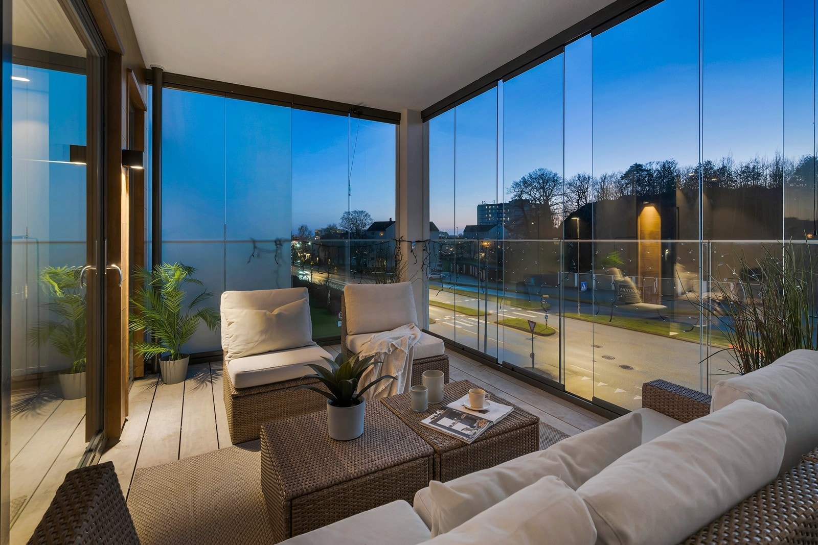 Romslig og usjenert balkong for masse hygge Galleribilde