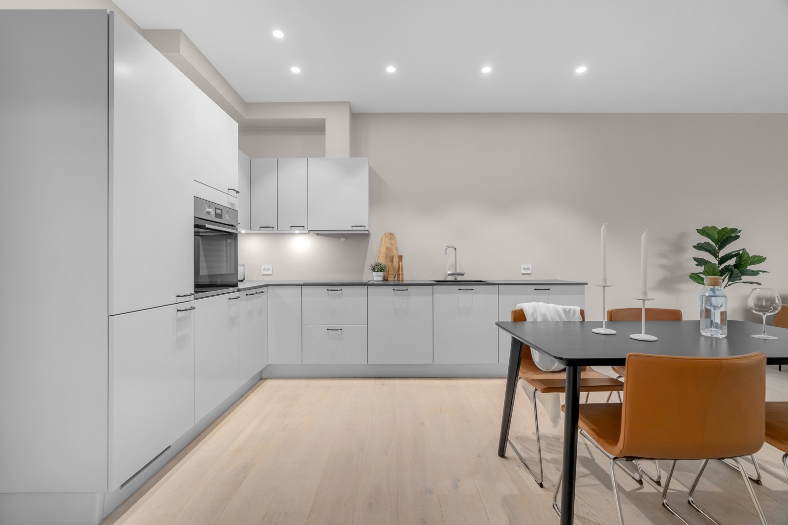 Kjøkken fra Strai med hvitevarer Galleribilde