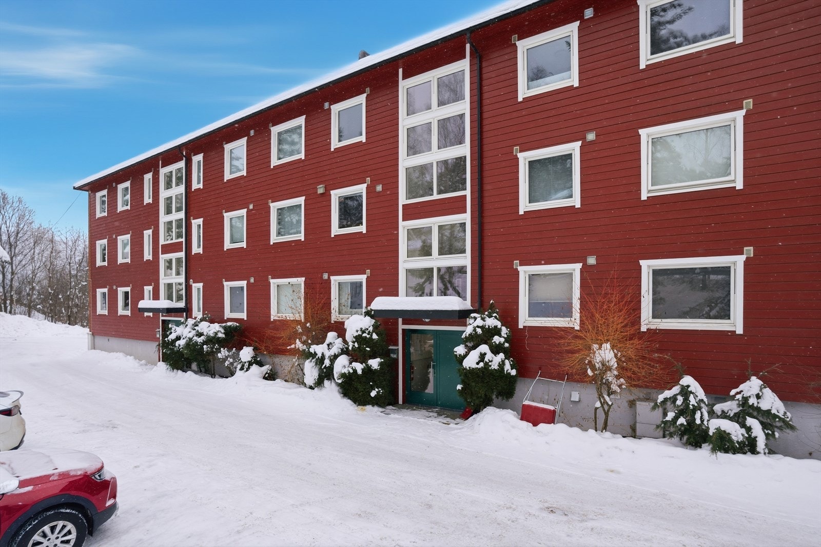 Parkering på felles uteområde. Galleribilde