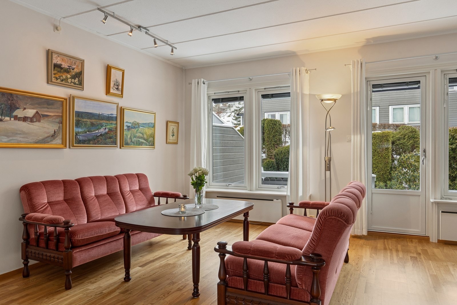 God plass til stor TV-stue og annen innredning. Galleribilde