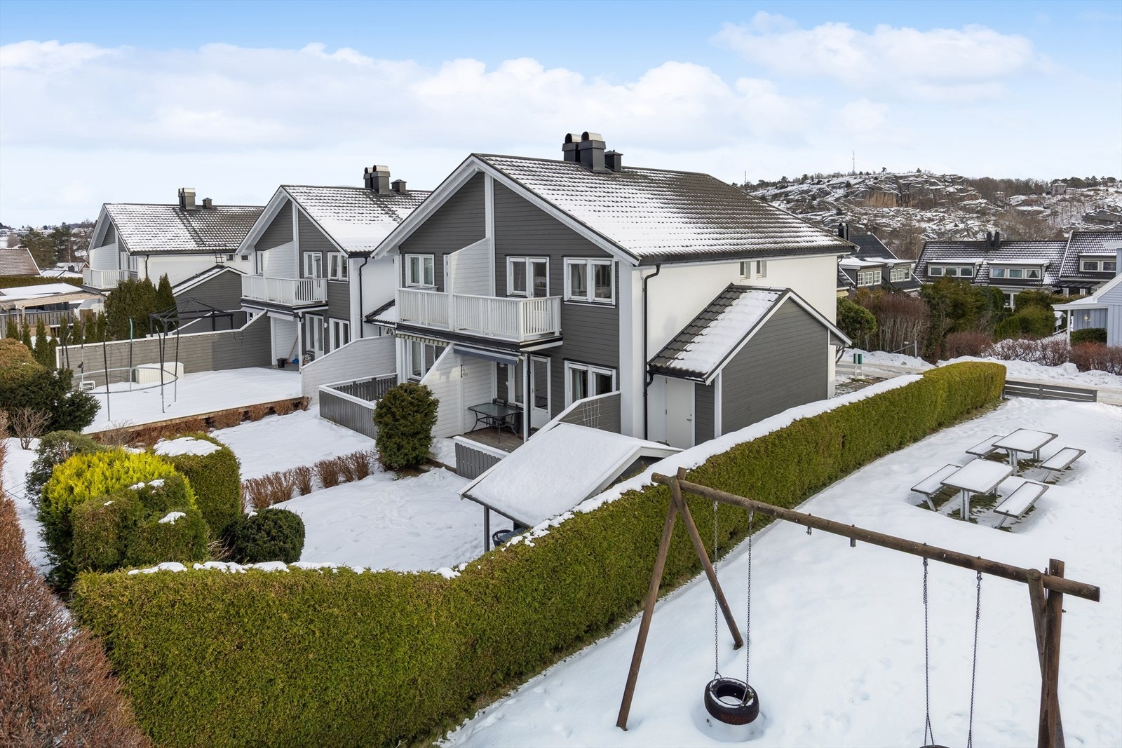 Usjenert og fin beliggenhet, på enden! Lekeplass som nabo. Galleribilde