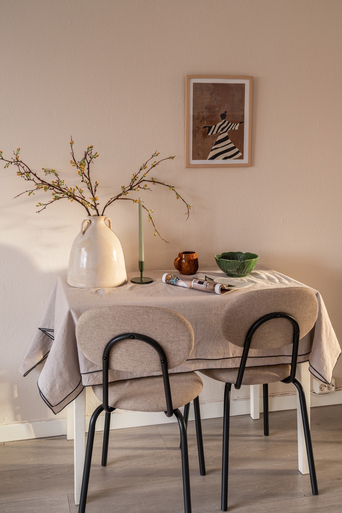 Naturlig sone for spisebord. Galleribilde