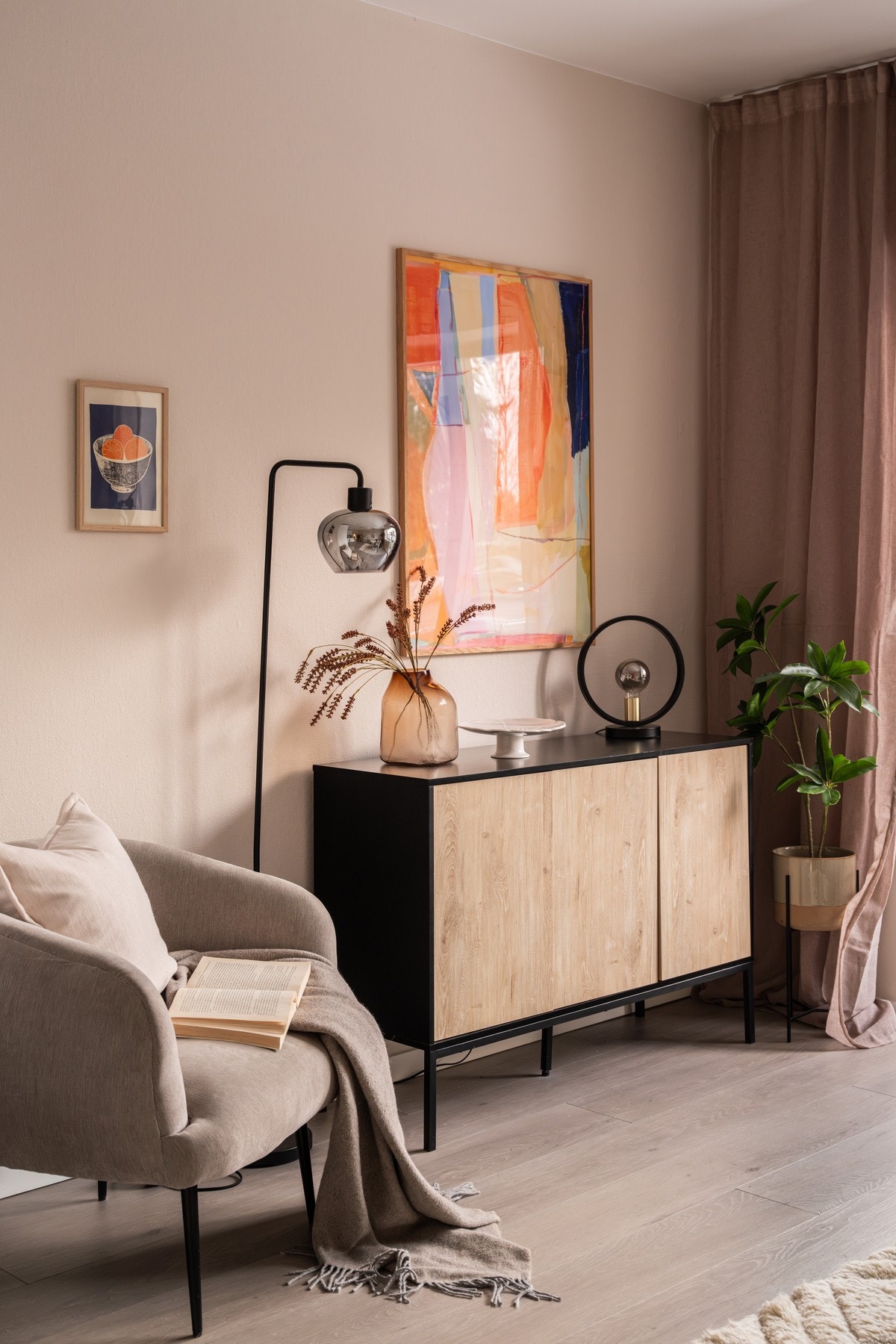 Fyring, varmtvann og bredbånd er inkludert i felleskostnadene. Galleribilde