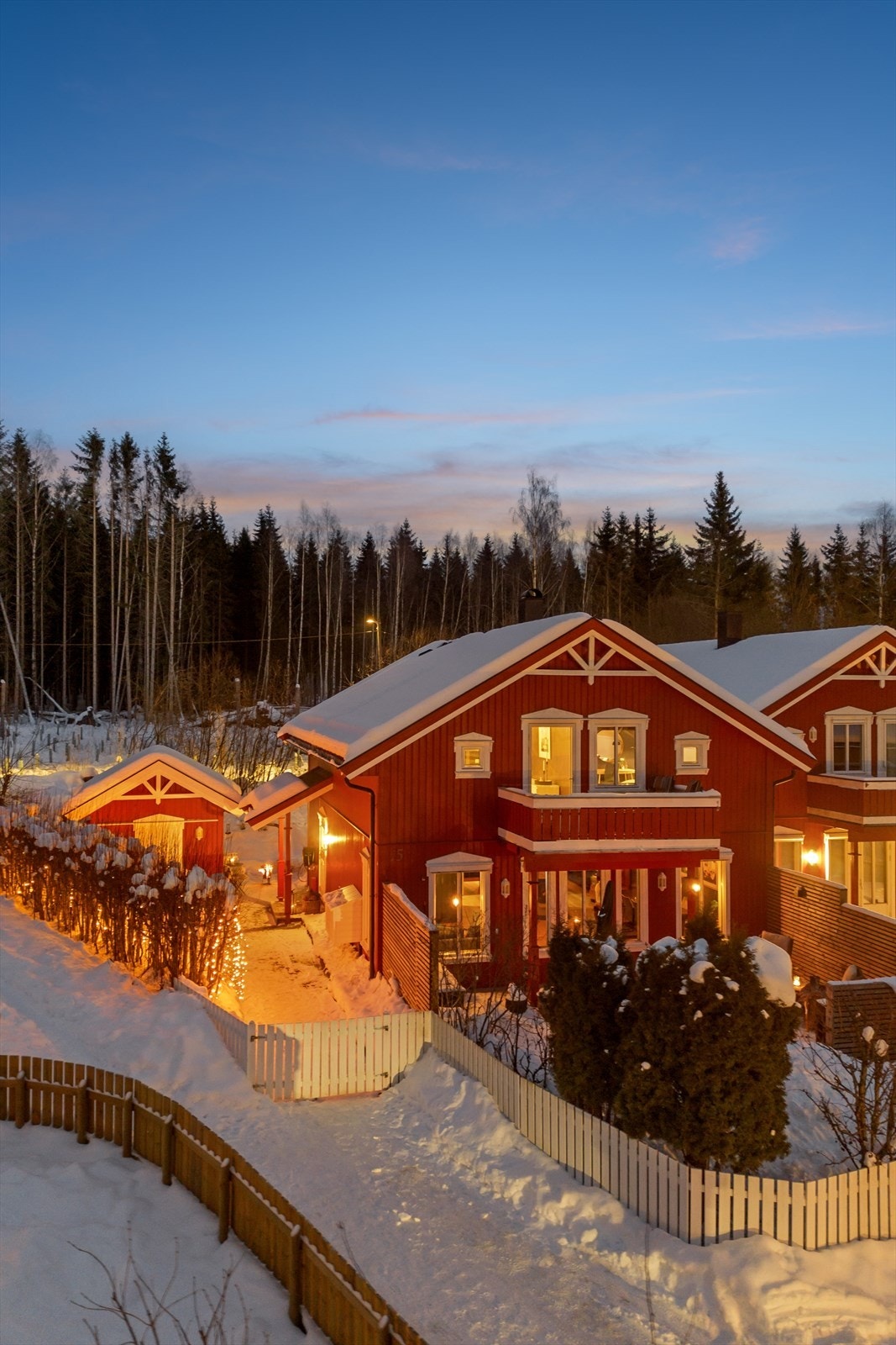 Eiendommen grenser direkte til friområdet Klukhagan med fine turmuligheter. Galleribilde