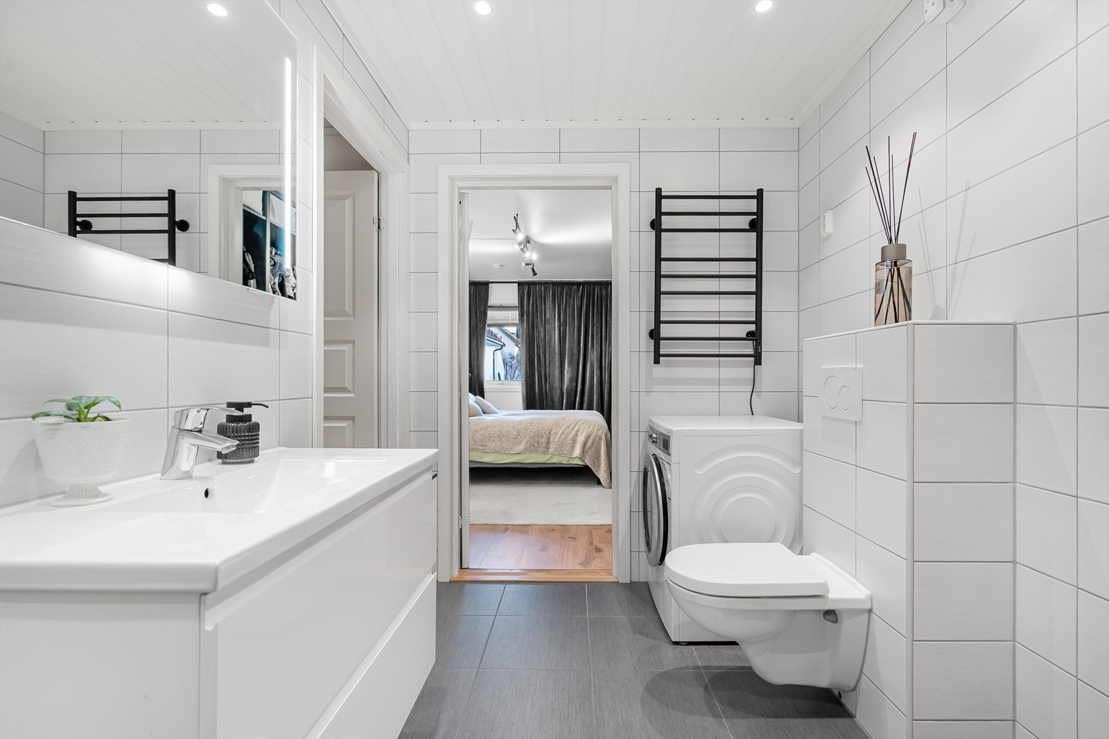 Bilde tatt mot Master bedroom. Galleribilde