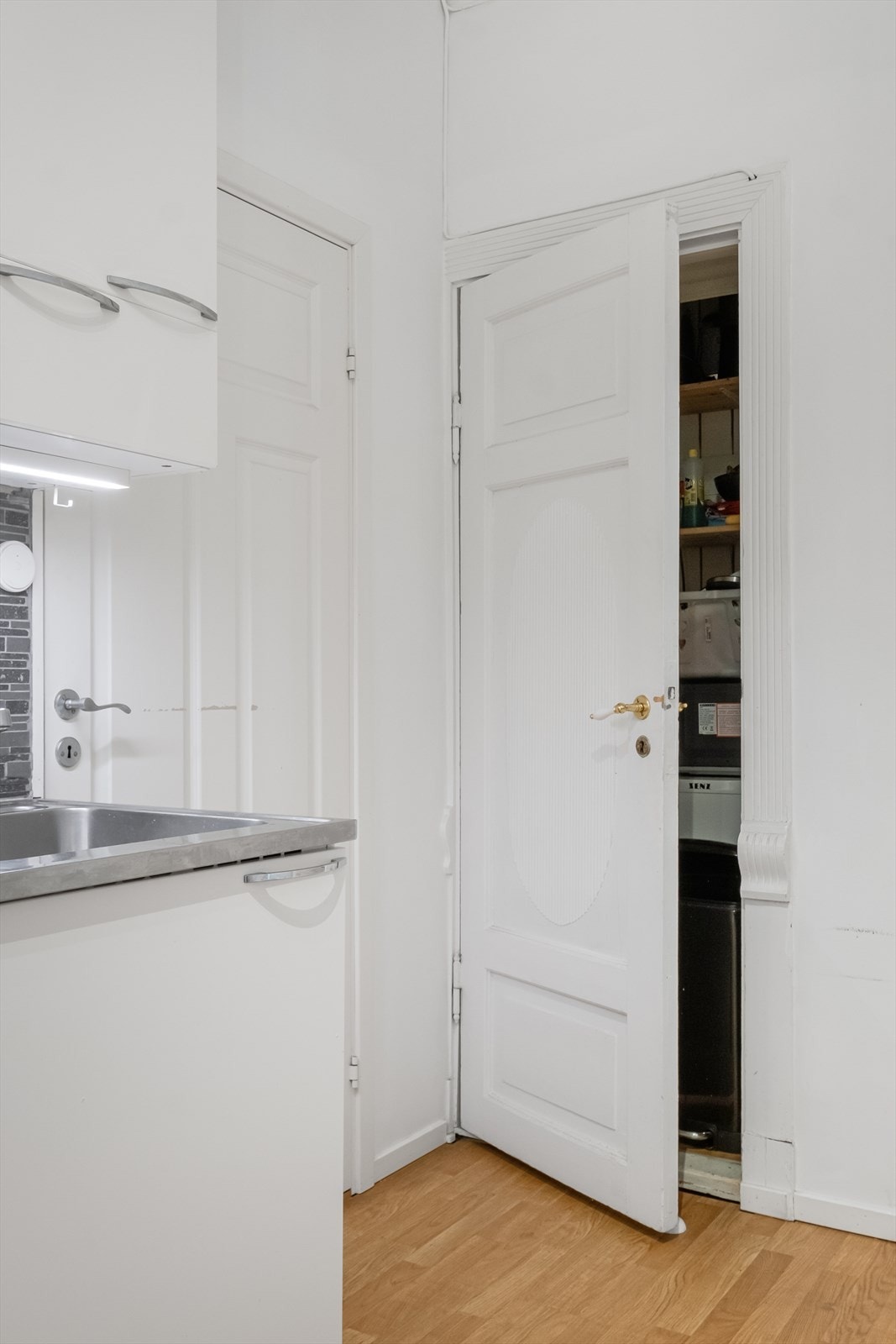 Innvendig bod for ekstra oppbevaring. Galleribilde