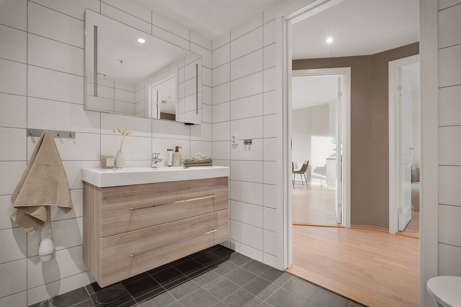 Moderne bad på 4,8 m² fra 2016. Galleribilde