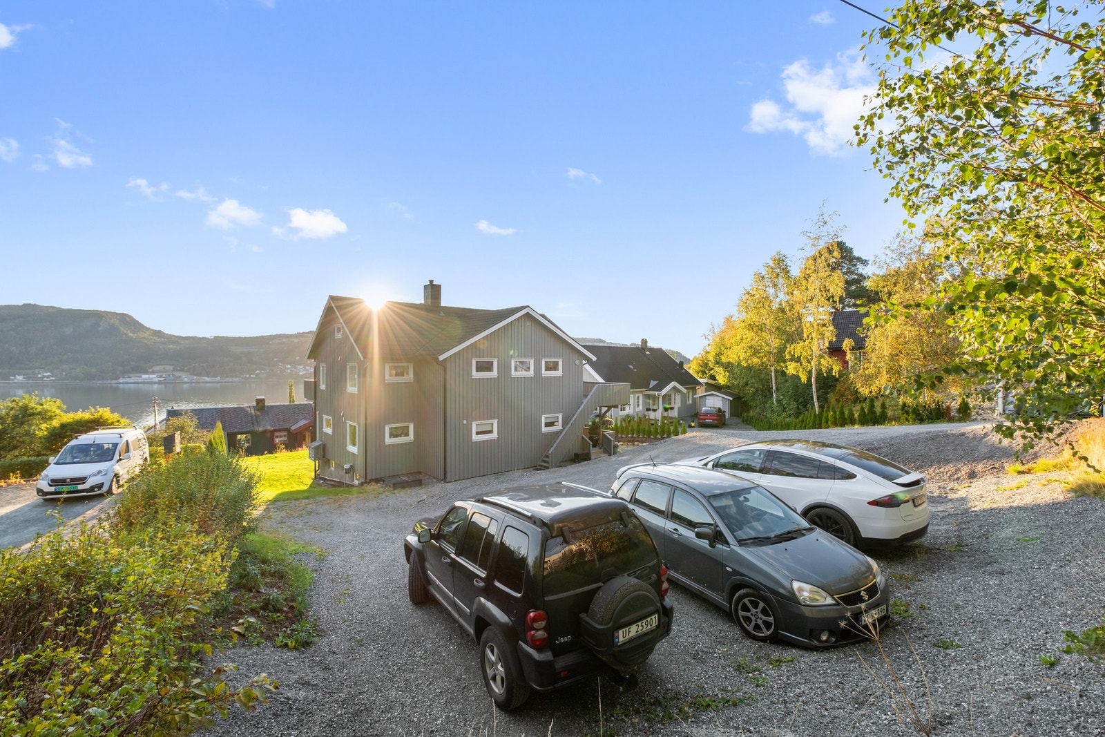 Parkering på felles tomt. Galleribilde