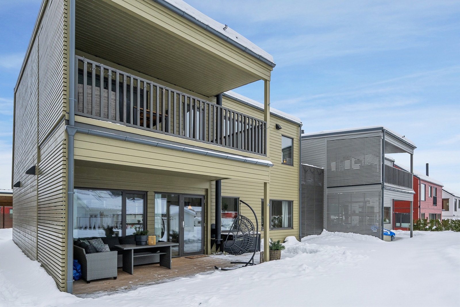 I tillegg disponerer leiligheten en opparbeidet hage med gressplen Galleribilde