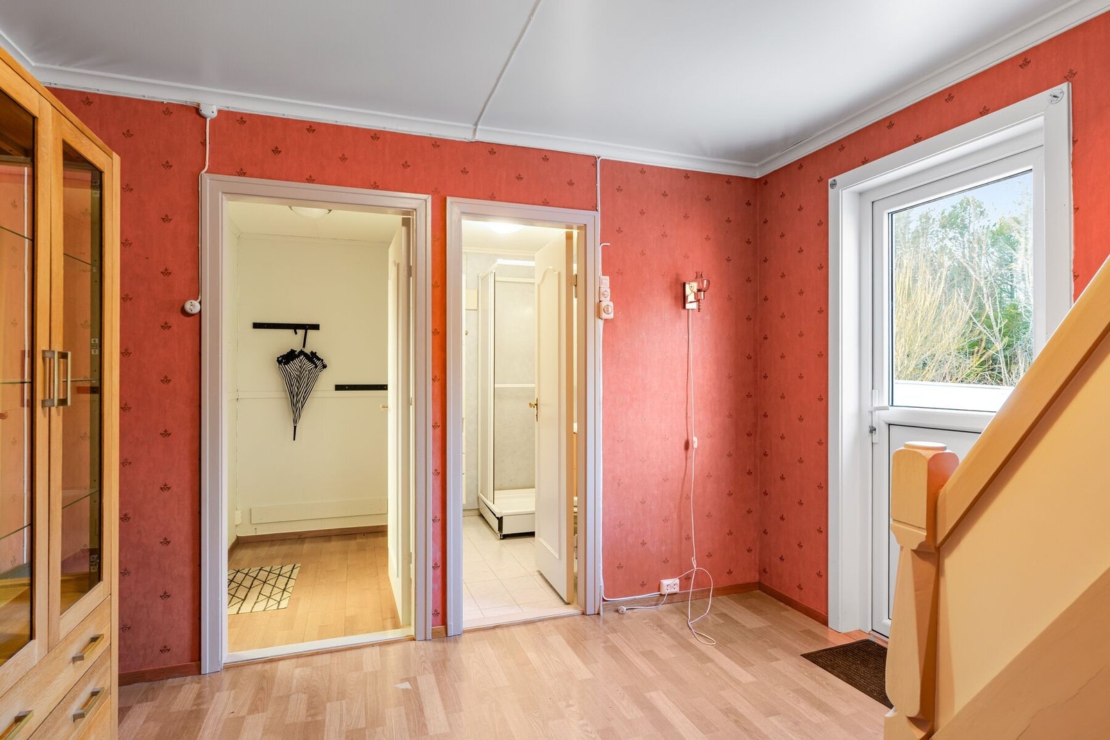 Gang/trapperom. Fra gangen har man adkomst til terrasse som ligger skjermet til Galleribilde