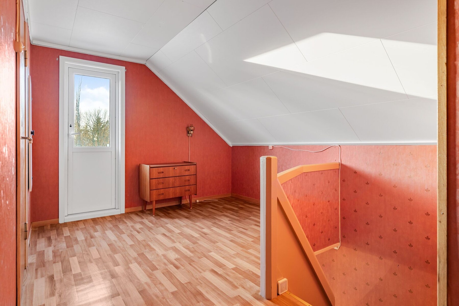 Fra gangen i 2. etasje har man adkomst til liten luftebalkong Galleribilde