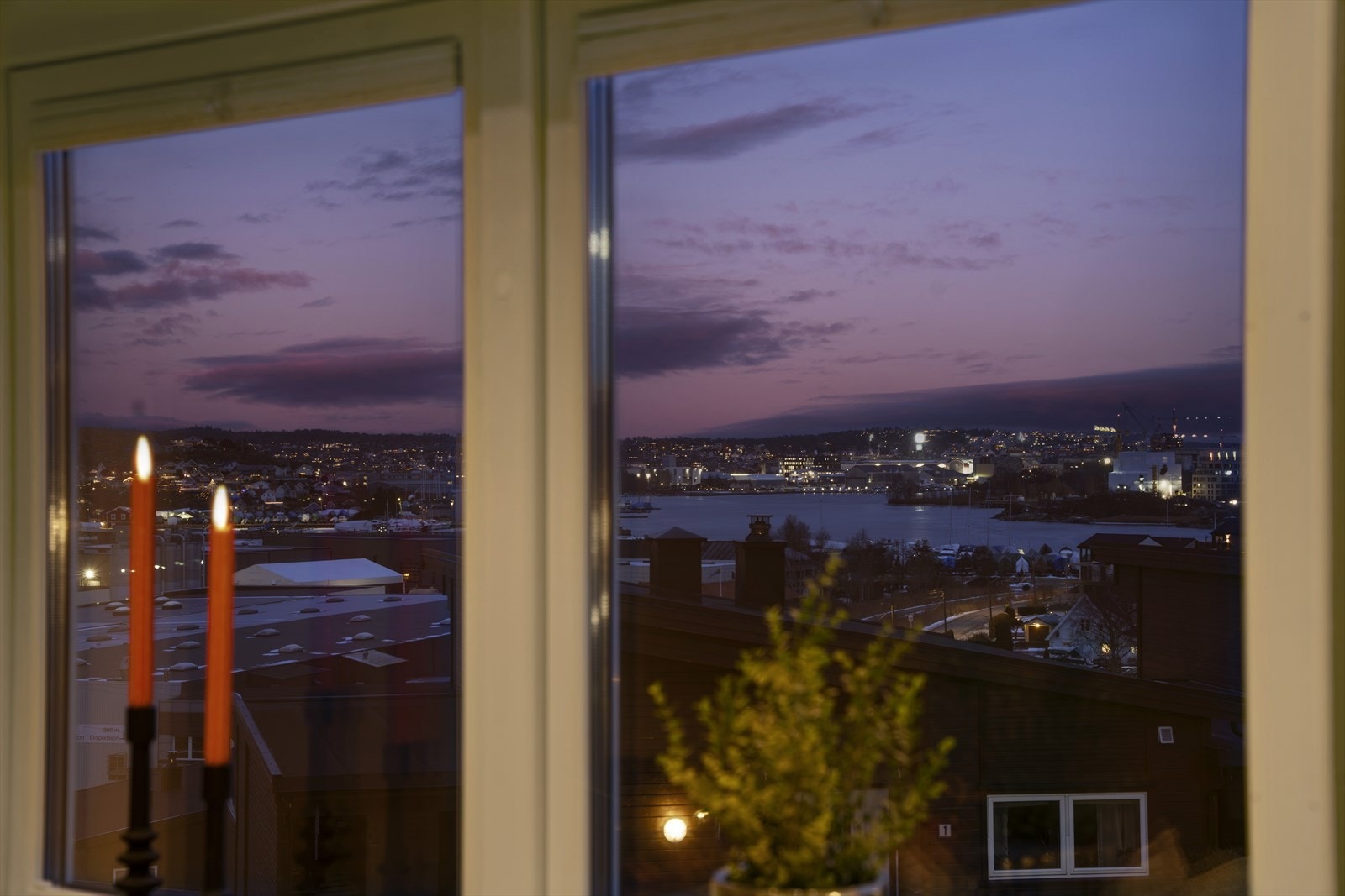 Utsikt fra stuevinduet. Galleribilde