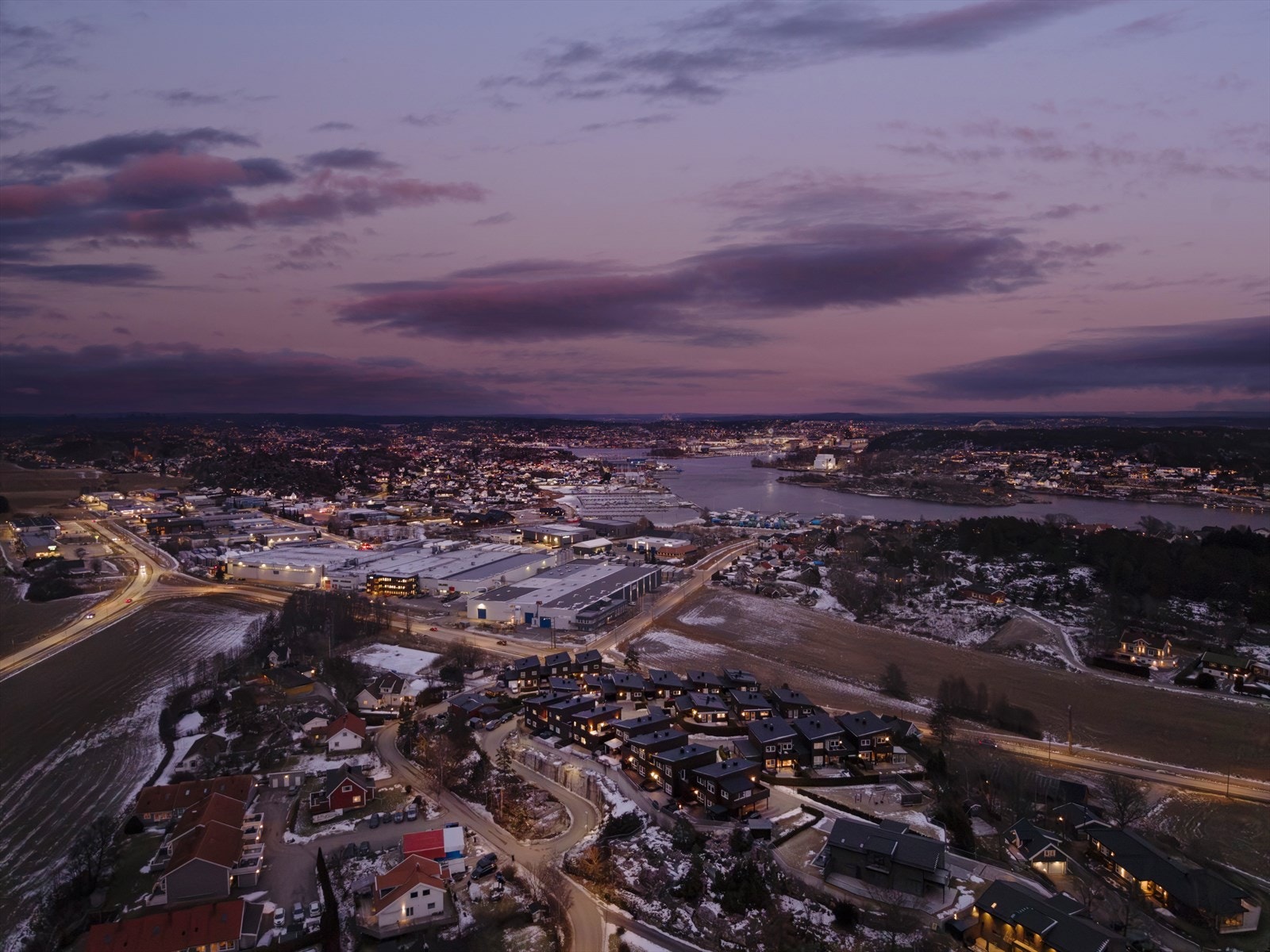 Fra nærliggende Ålekilen går gratis byferge med hyppige avganger til Fredrikstad sentrum og Gamlebyen. Galleribilde