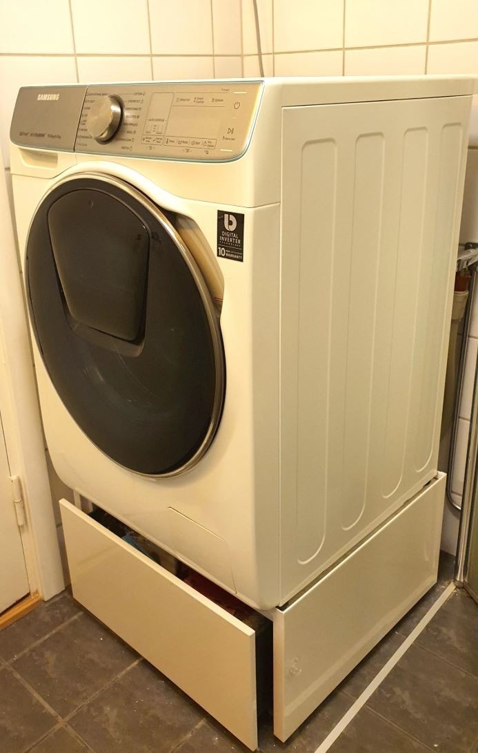 Vaskemaskin medfølger. Forøvrig fellesvaskeri i kjeller. Galleribilde