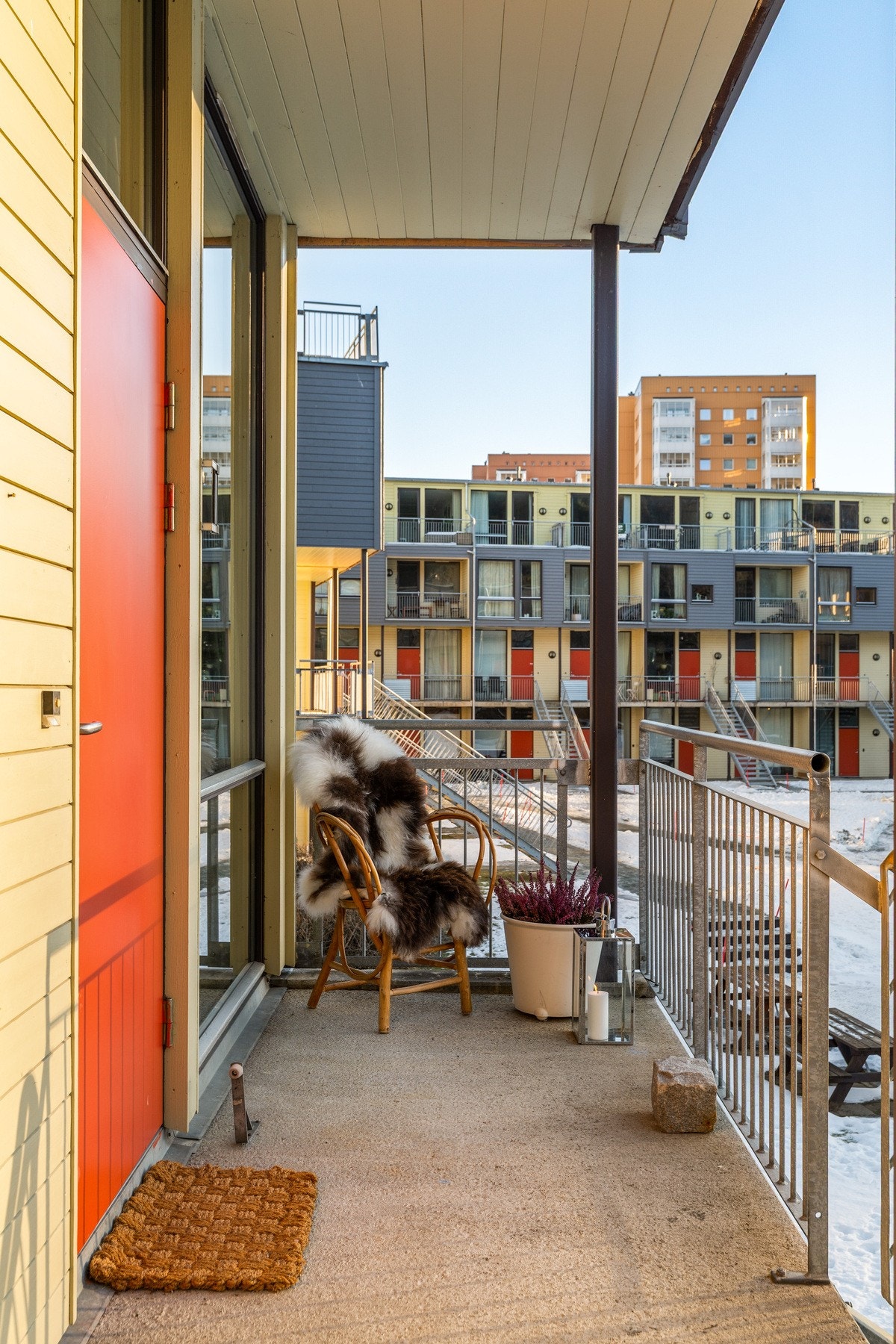 Man har også en hyggelig balkong på 5 kvm ved inngangsdøren. Galleribilde