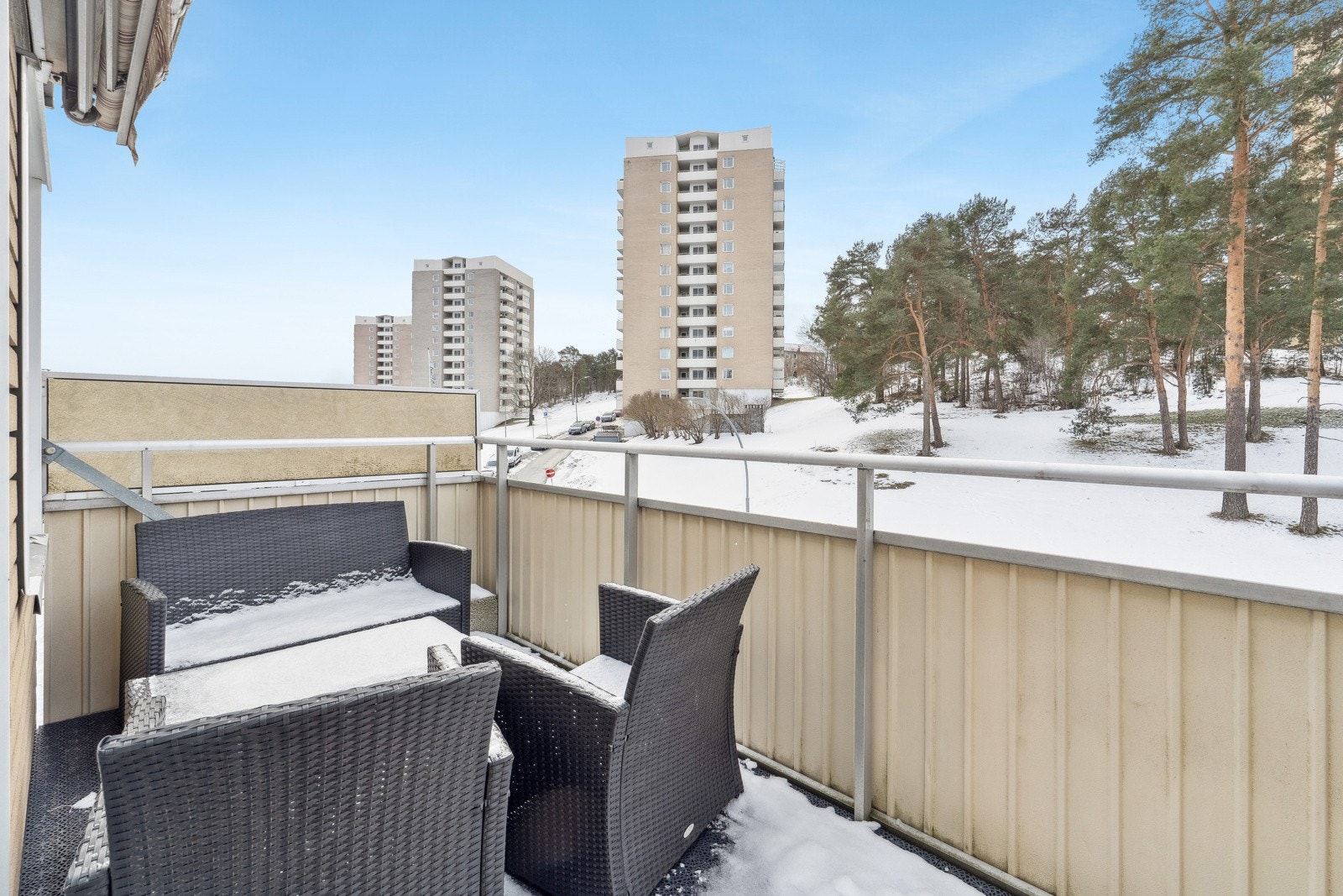 Her har man plass til diverse utemøbler og evt grill. Galleribilde