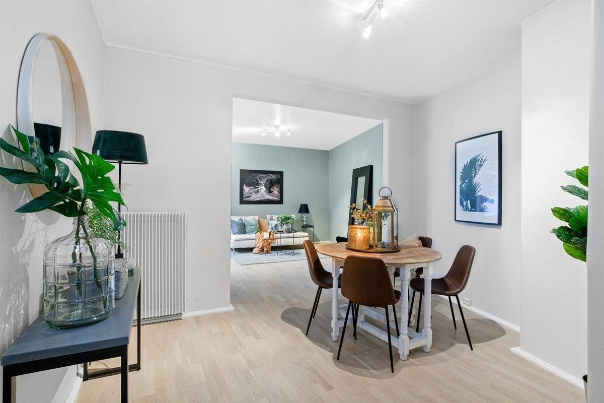 Kjøkken/spisestue med plass til spisebord. Galleribilde