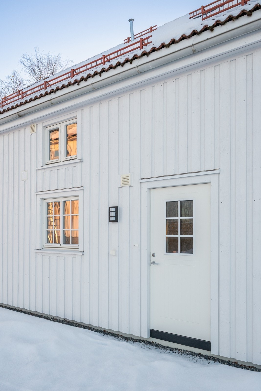 Velkommen inn! Leiligheten har en praktisk og trappefri adkomst. Galleribilde