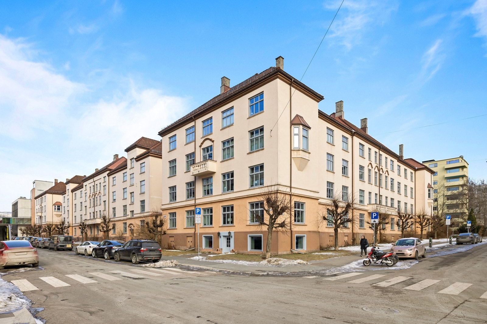 Her har du kort vei til kollektivknutepunktet på Majorstuen, Bogstadveien, Colosseum og et bredt utvalg av butikker, caféer, parker og servicetilbud. Galleribilde