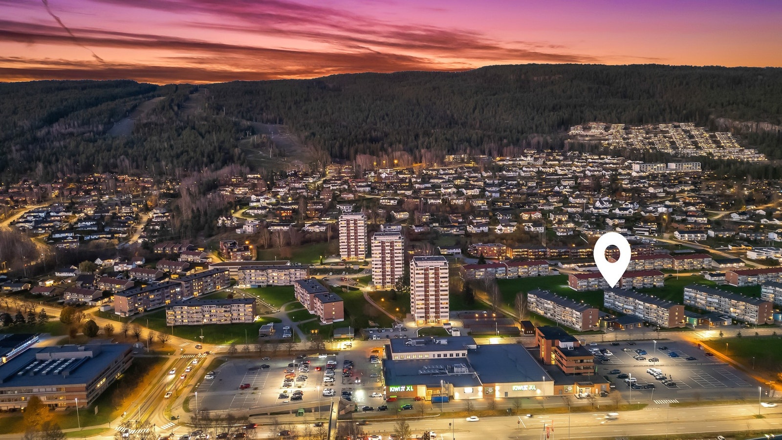 Eiendommen ligger i et veletablert og barnevennlig boligområde på Åssiden, med nærhet til skoler, barnehager, offentlig transport og et bredt utvalg av servicetilbud Galleribilde