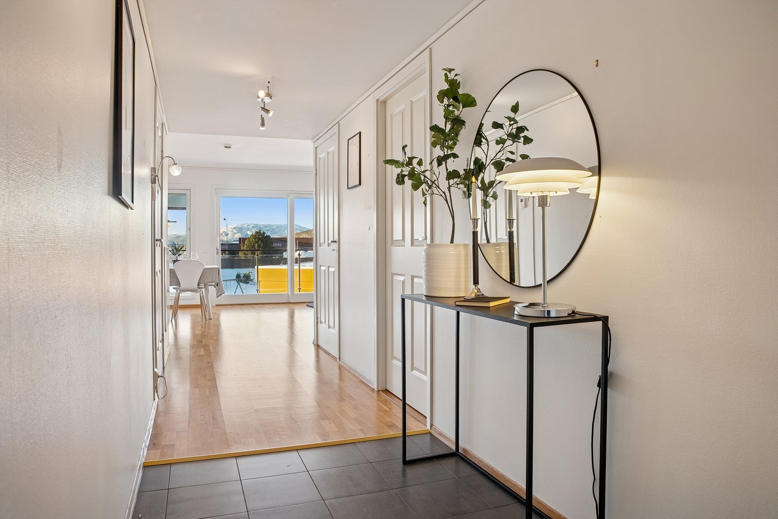 Yttergang med flis Galleribilde